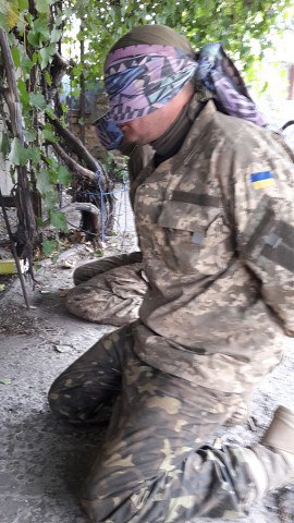 Donbass Militia Destroyed Check Point, Captured 2 pro-Kiev Militants