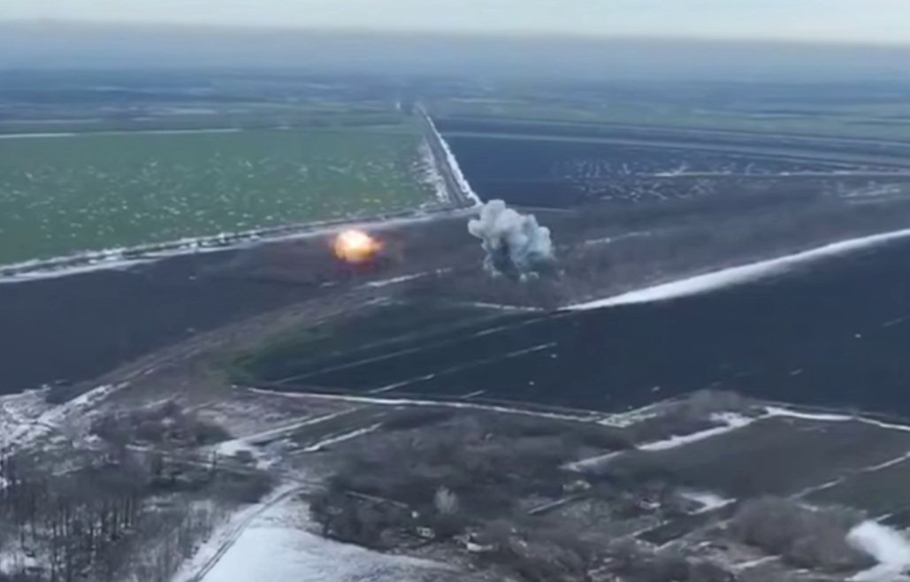 Russian Army Deals Double Blow To Ukraine, Seizing Settlements In Zaporozhye And Donetsk (Videos)