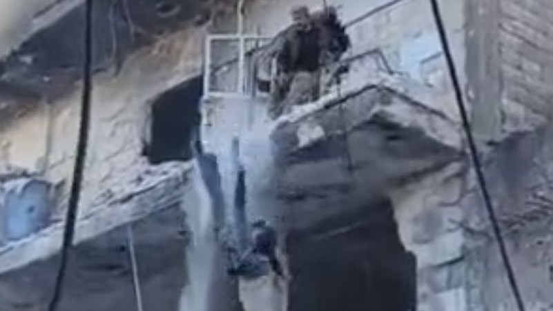 Syrian Government Forces Capture Dozens Of Kurds, Throw Fighter Off Building In Aleppo (Videos)