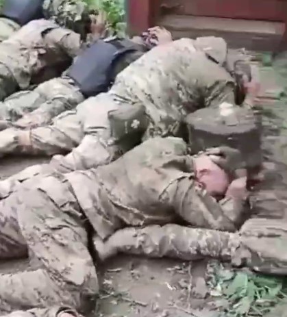 Ukrainian Troops Surrendering En Masse As Russian Forces Advance